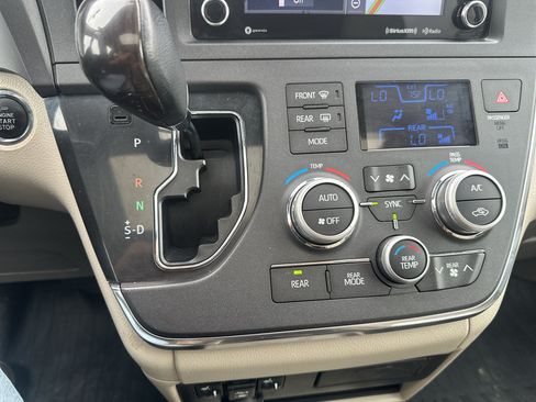 Used 2019 Toyota Sienna XLE w/ XLE Navigation Package FWD image 25