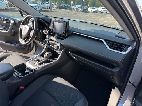 Used 2021 Toyota RAV4 LE image 30