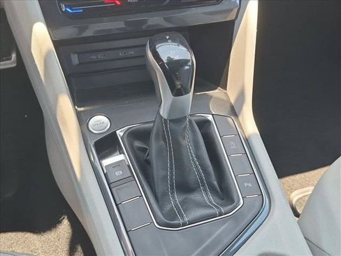 Used 2022 Volkswagen Tiguan SE R-Line FWD image 12