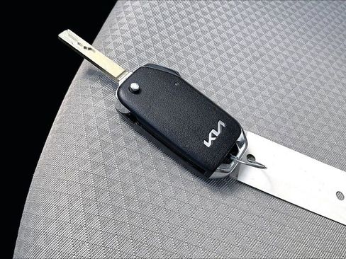 Used 2025 Kia Soul LX image 12