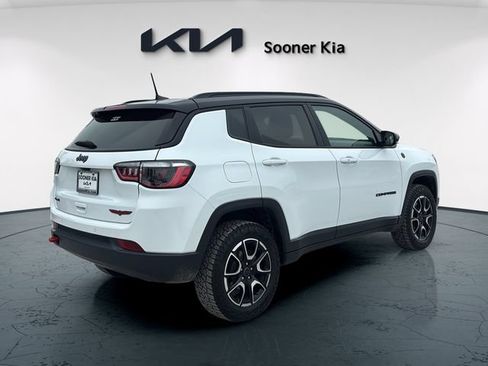 Used 2025 Jeep Compass Trailhawk AWD/4WD image 6