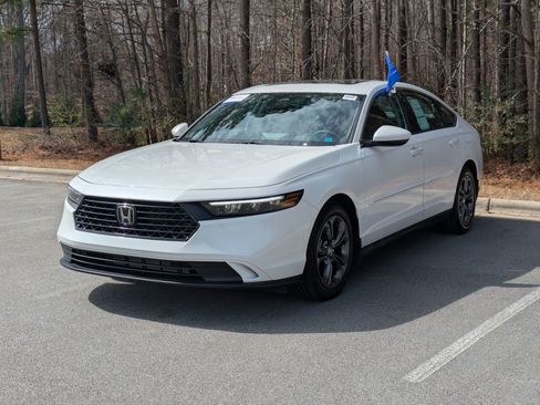 Used 2023 Honda Accord EX image 6