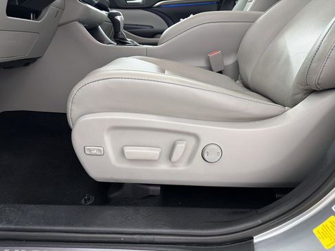 Used 2019 Toyota Highlander Limited Platinum FWD image 13