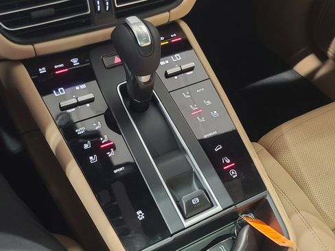 New 2026 Porsche Macan AWD/4WD image 24