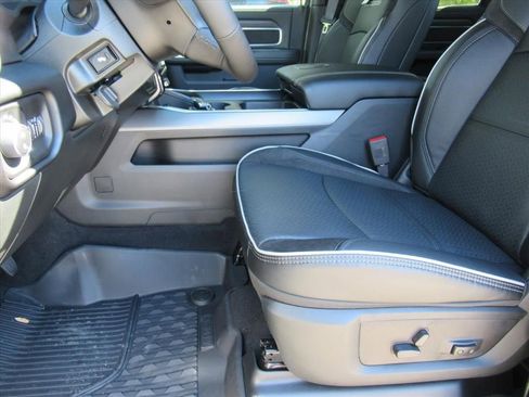 New 2026 RAM 2500 Laramie AWD/4WD image 17