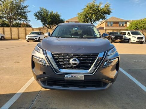 Used 2023 Nissan Rogue SV FWD image 2