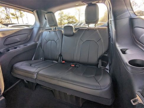 New 2026 Chrysler Pacifica Select image 16