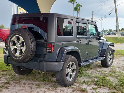 Used 2017 Jeep Wrangler Unlimited Sahara w/ Dual Top Group AWD/4WD image 4