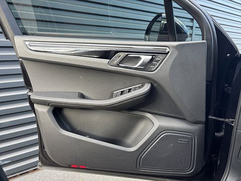 Certified 2024 Porsche Macan S image 15