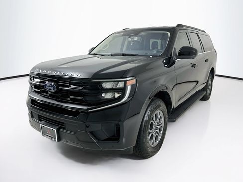 Used 2025 Ford Expedition Max Active RWD image 3
