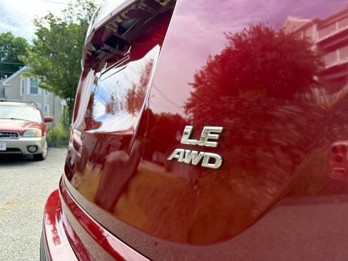 Used 2018 Toyota RAV4 LE AWD/4WD image 10