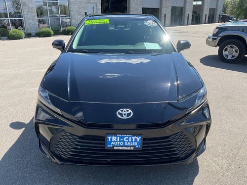 Used 2025 Toyota Camry LE FWD image 12