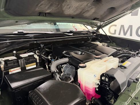 Used 2022 Toyota Tundra SR5 w/ SR5 Convenience Package AWD/4WD image 9
