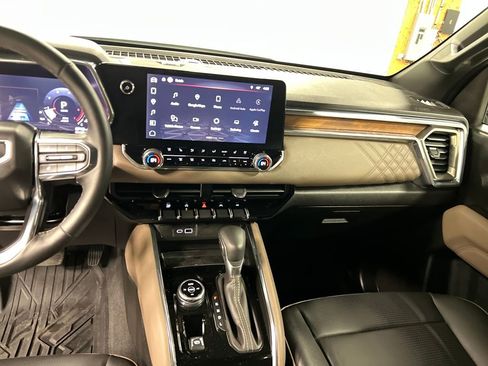 Certified 2025 GMC Canyon Denali image 21