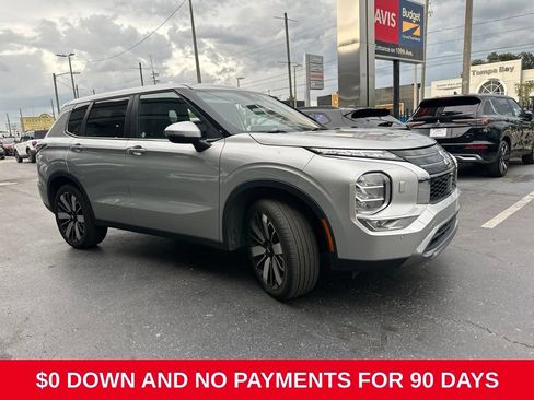 Used 2025 Mitsubishi Outlander SE AWD/4WD image 2