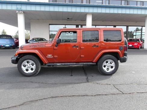 Used 2014 Jeep Wrangler Unlimited Sahara w/ Mopar Chrome Edition Group AWD/4WD image 2