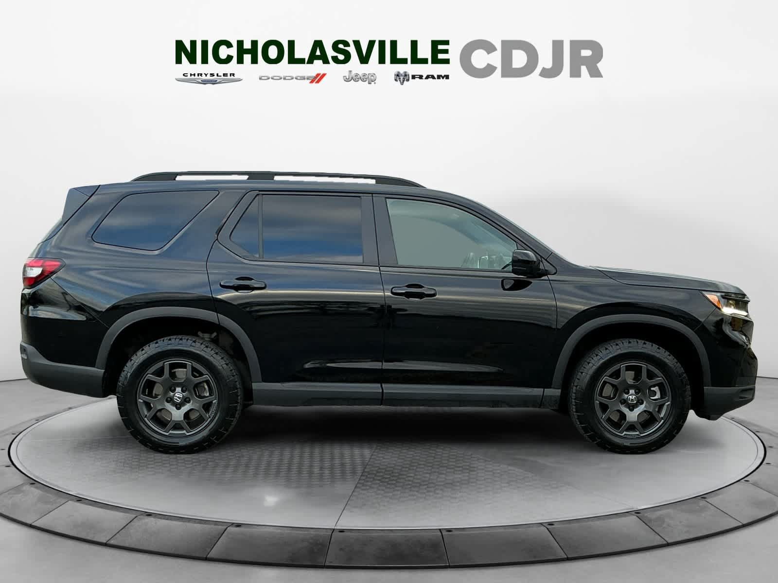 Used 2025 Honda Pilot TrailSport image 6
