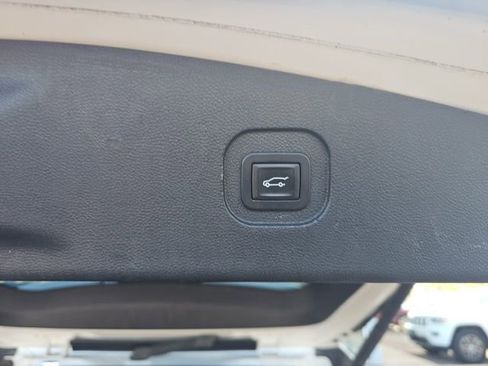 Used 2017 Chevrolet Equinox Premier w/ Enhanced Convenience Package image 15