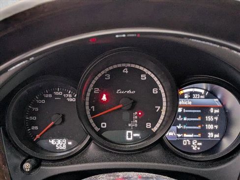 Used 2018 Porsche Macan Turbo image 10