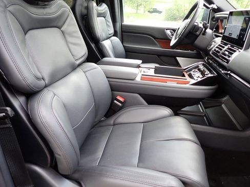 New 2024 Lincoln Navigator L Reserve image 11