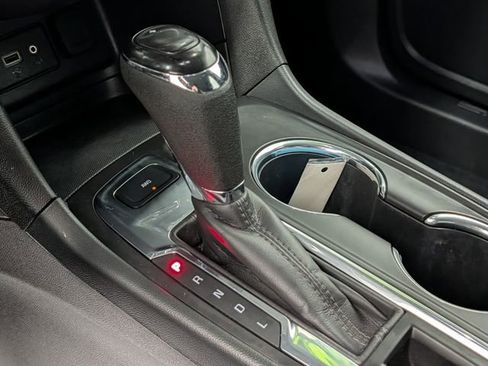 Used 2020 Chevrolet Equinox LT image 25