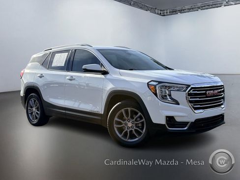 Used 2024 GMC Terrain SLT image 2
