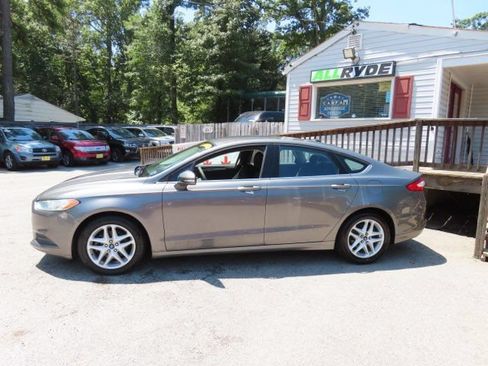 Used 2014 Ford Fusion SE FWD image 8
