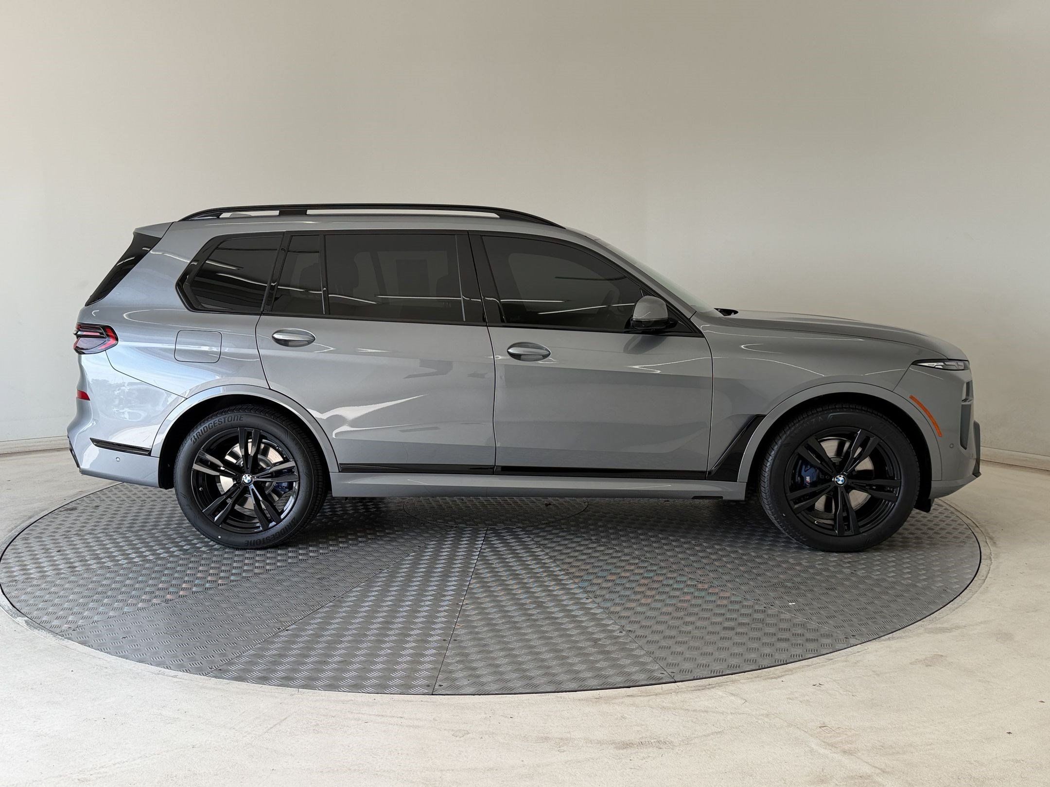 Used 2025 BMW X7 xDrive40i w/ M Sport Package AWD/4WD image 8