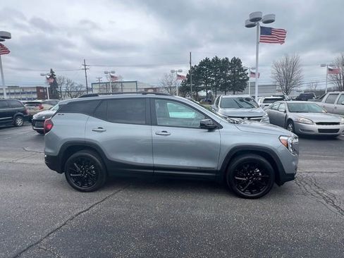 Certified 2023 GMC Terrain SLE w/ Driver Convenience Package AWD/4WD image 4