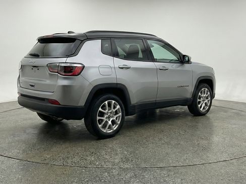 Used 2025 Jeep Compass Limited AWD/4WD image 9