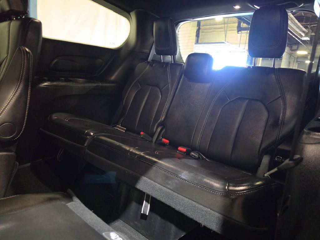 Used 2025 Chrysler Pacifica Select FWD image 24