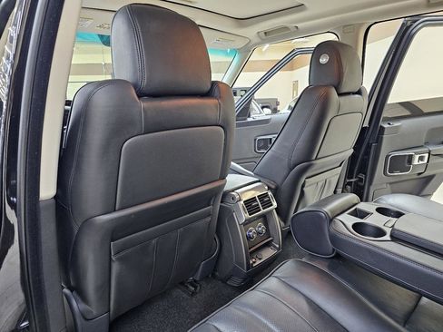 Used 2011 Land Rover Range Rover HSE image 24