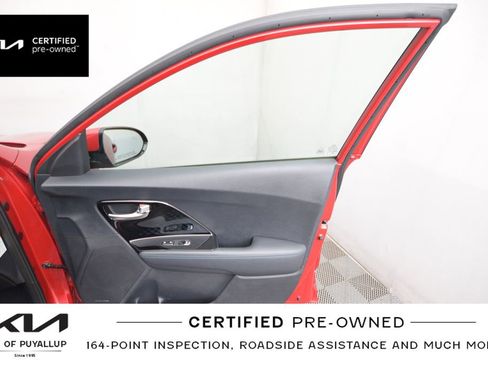 Used 2020 Kia Niro EX Premium w/ Cold Weather Package image 16