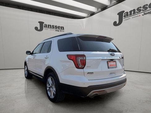 Used 2016 Ford Explorer XLT w/ Equipment Group 202A AWD/4WD image 2