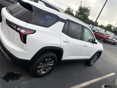 Used 2026 Chevrolet Equinox LT FWD image 11