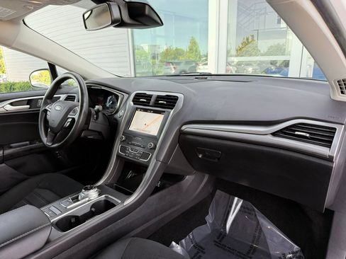 Used 2019 Ford Fusion SE FWD image 23