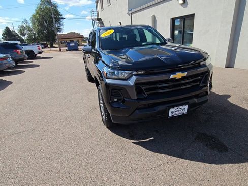 Used 2024 Chevrolet Colorado LT w/ LT Convenience Package II image 2