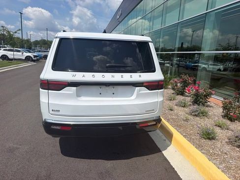 Used 2024 Jeep Wagoneer Series II w/ Premium Group I AWD/4WD image 18