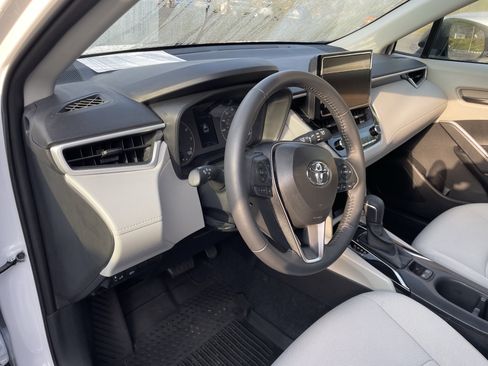 Used 2025 Toyota Corolla Cross LE image 16