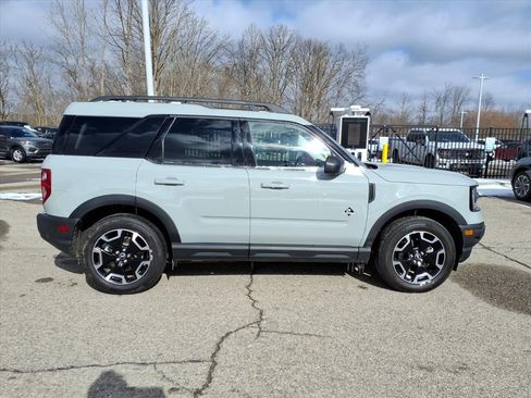Certified 2023 Ford Bronco Sport Outer Banks w/ Tech Package image 9