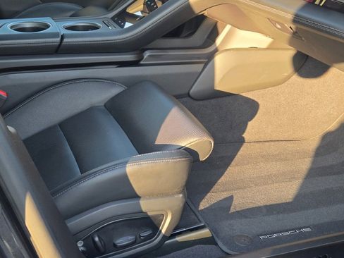 Used 2025 Porsche Taycan image 32