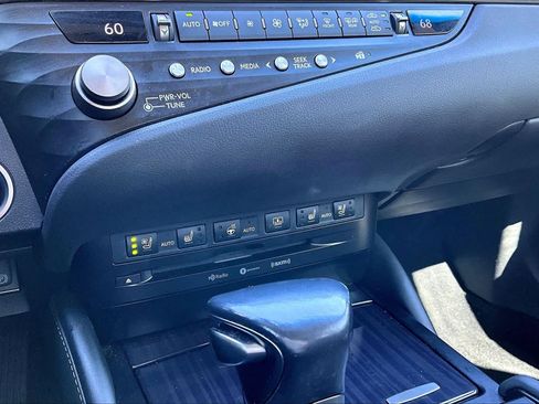 Used 2021 Lexus ES 300h Ultra Luxury w/ Accessory Package 2 FWD image 35