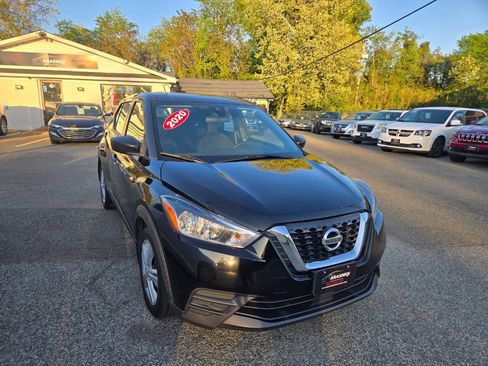 Used 2020 Nissan Kicks S FWD image 4