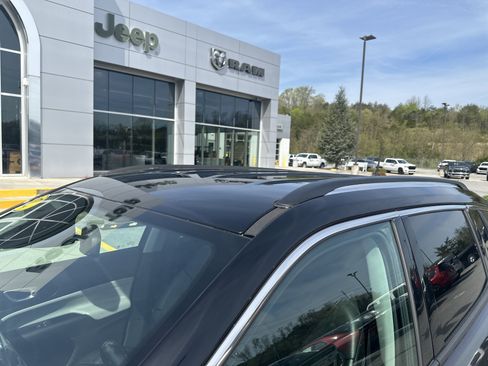 Used 2022 Jeep Compass Limited AWD/4WD image 12