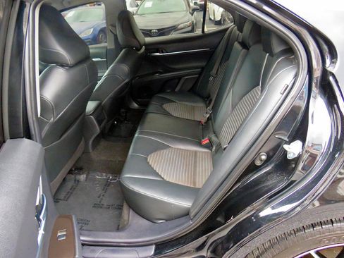 Used 2021 Toyota Camry SE image 14
