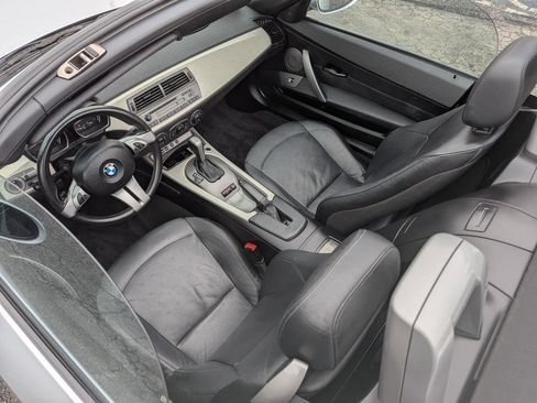 Used 2004 BMW Z4 3.0i RWD image 46