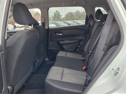 Used 2024 Nissan Rogue SV image 6