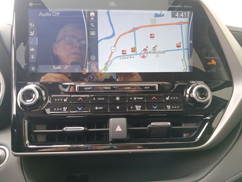 Used 2020 Toyota Highlander Limited image 18