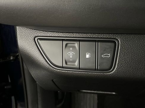 Used 2023 Genesis G70 2.0T image 32