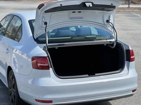 Used 2017 Volkswagen Jetta S image 39